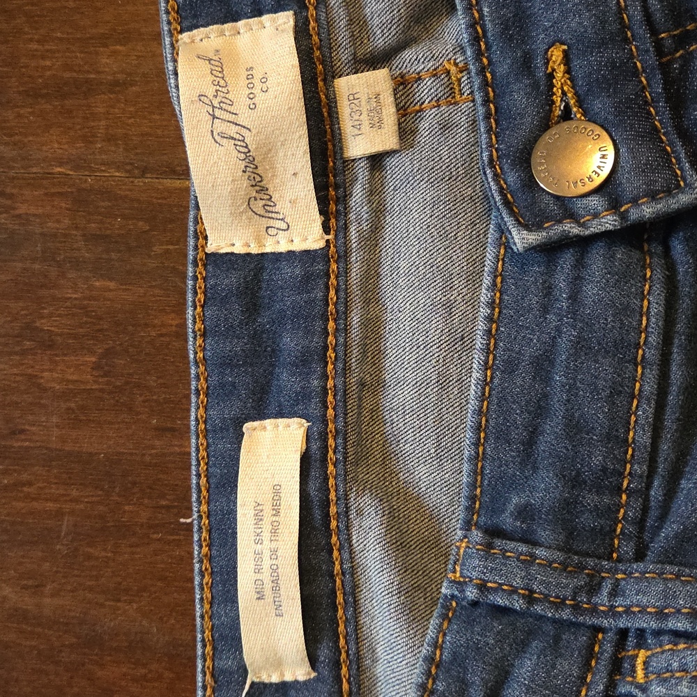 Universal Thread Jeans - Picture 2 of 4